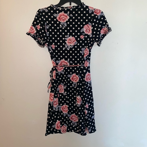NWT Forever 21  Black & White Polka Dots Floral Print Wrap Dress (Size: Medium) - Picture 2 of 9